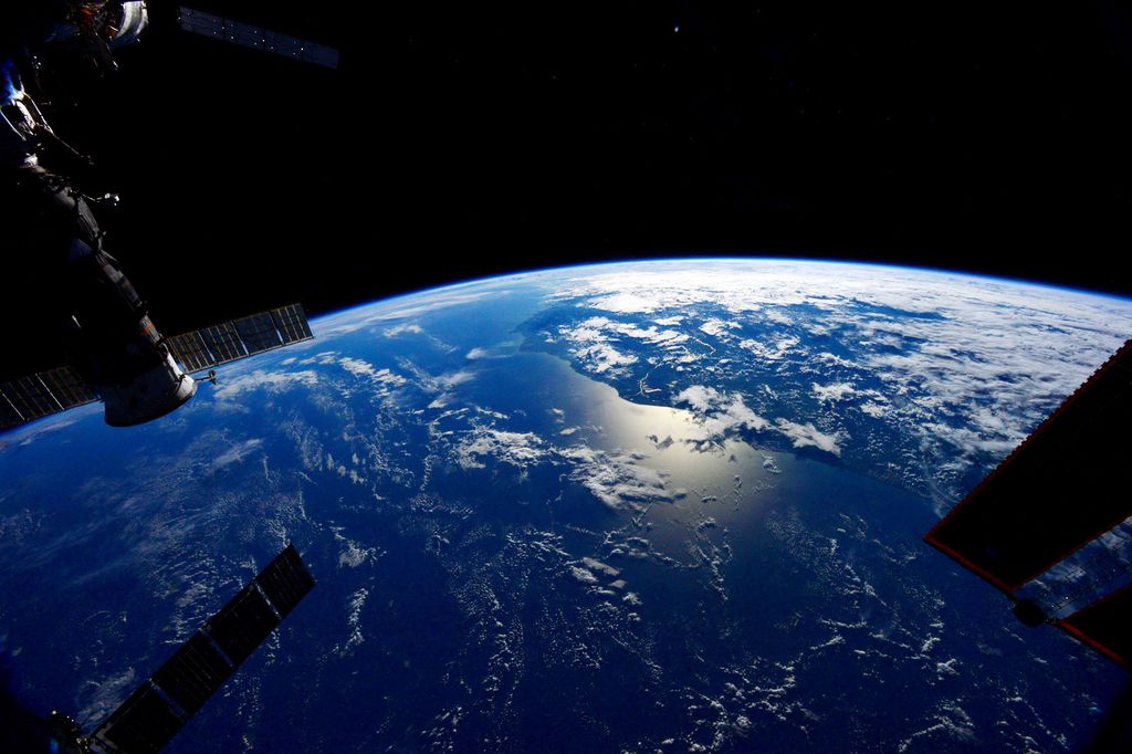 Clásico reflejo especular marino observado desde satélite