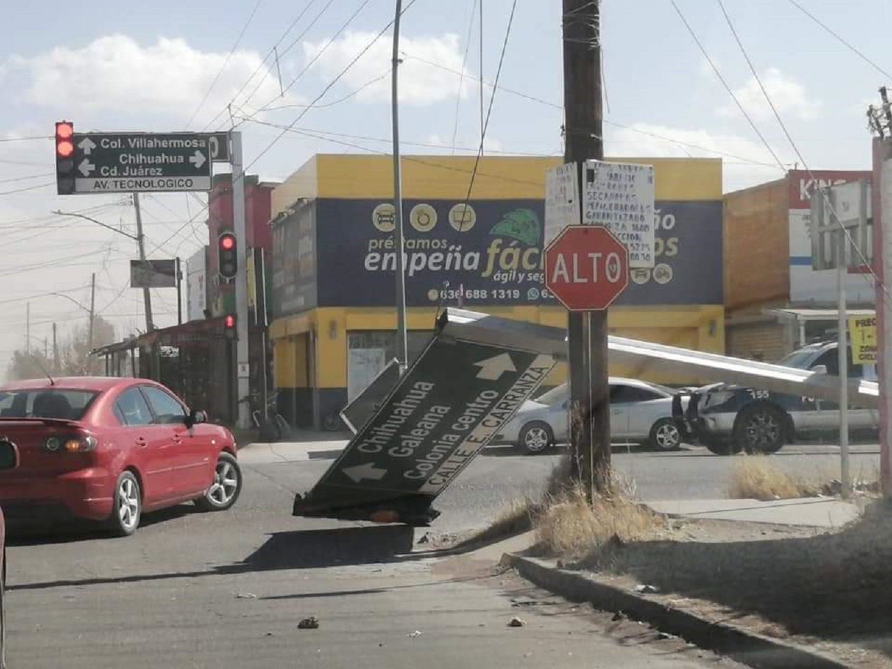 Los intensos vientos derribaron señalamiento. Fotografía: Boletín de Coordinación Estatal de Protección Civil Chih