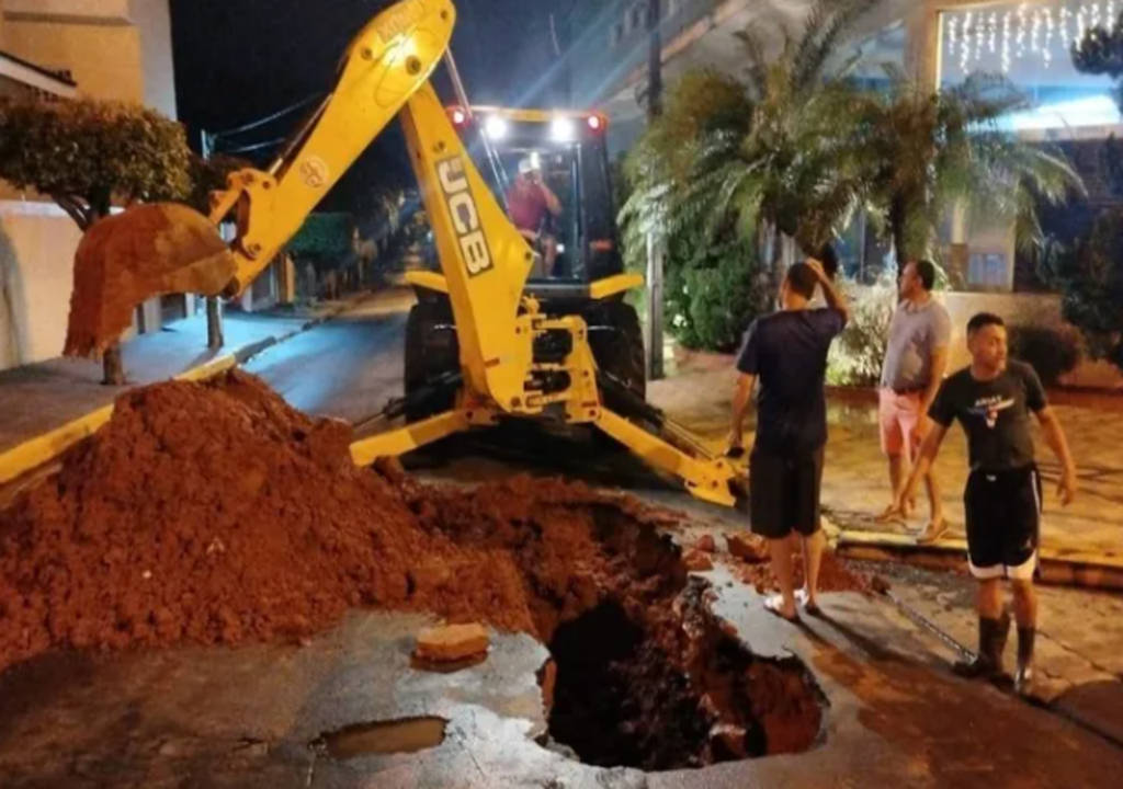Estragos em Martinópolis (SP) após chuva intensa. Foto: Divulgação/ Defesa Civil Estragos em Martinópolis (SP) após chuva intensa. Foto: Divulgação/ Defesa Civil