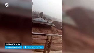 Inundaciones repentinas en Vietnam dan paso a deslizamientos de lodo que golpean a la Lai Ch&acirc;u y otras aledeas