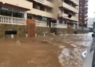 Chuvas transformam ruas em rios em cidade do leste da Espanha