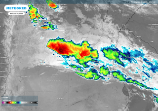 Inundaciones en Córdoba con más de 100 mm en pocas horas: más de 50 evacuados y alerta en vigencia
