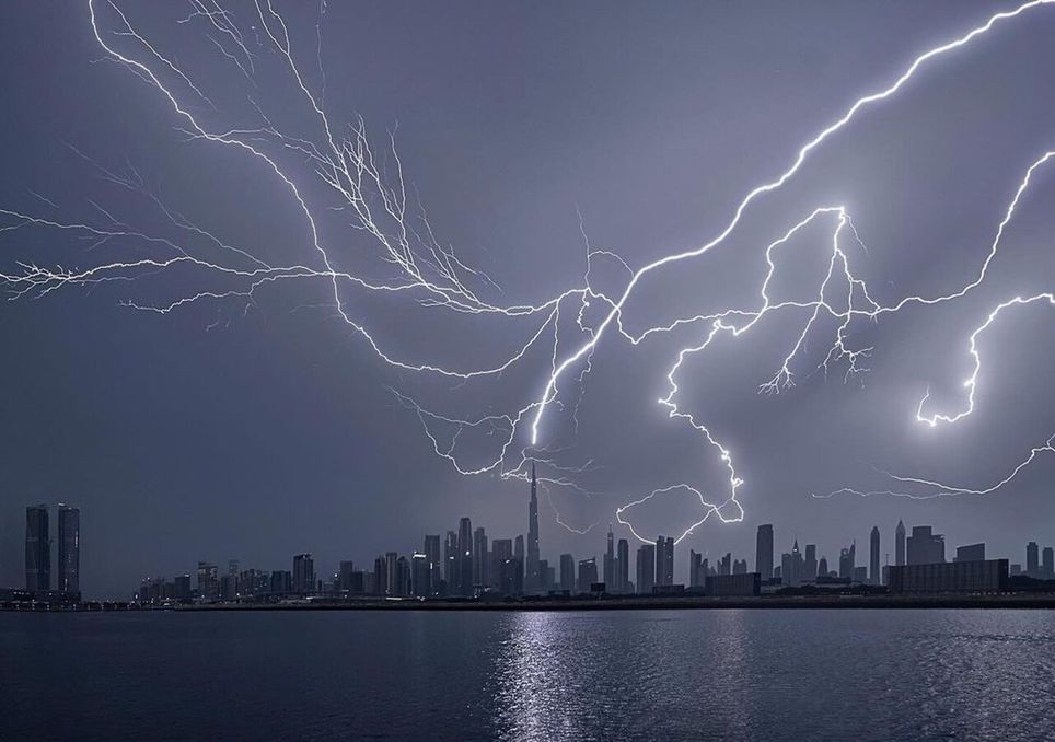Inundaciones históricas en Dubái, ¿están relacionadas las intensas lluvias con la siembra de nube?. Noticias en tiempo real