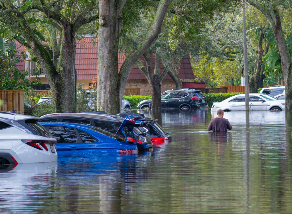 Inundaciones repentinas Las flash floods pueden inundar calles y zonas residenciales en pocos minutos, dificultando la reacción y aumentando el riesgo para personas, vehículos e infraestructura.