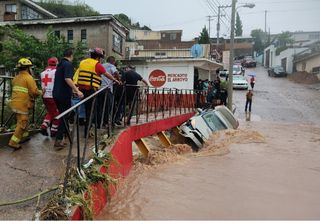 Terribles inundaciones ocurren en Sonora