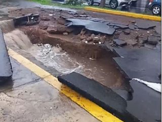 Intensa lluvia dejó inundaciones y complicaciones diversas en Michoacán