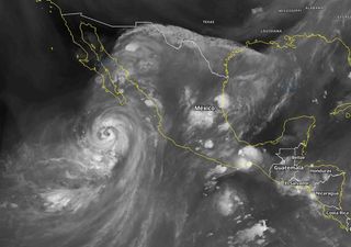 Daños y riesgos latentes originados por el huracán Kay al oeste de México 