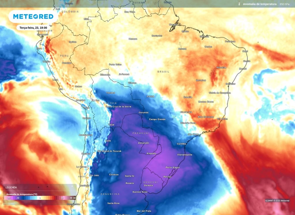 Anomalia de temperatura. Anomalia de temperatura em 850 hPa, mostra a atuação da forte massa de ar frio que avança pelo Brasil nesta semana.