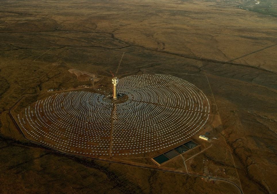 Investigadores europeus testam solução com ar quente para fornecer energia solar 24 horas por dia