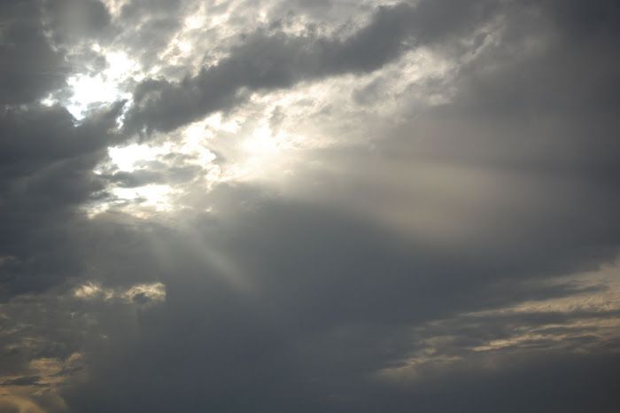 Figura 2.- El grado de penetración de la radiación solar ultravioleta bajo condiciones de cielo nuboso es el complejo asunto abordado por esta investigación Figura 2.- El grado de penetración de la radiación solar ultravioleta bajo condiciones de cielo nuboso es el complejo asunto abordado por esta investigación
