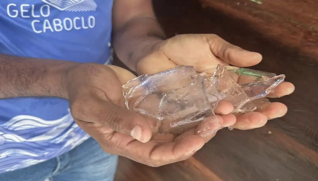 Fábrica de gelo solar em Iranduba revoluciona o trabalho dos pescadores artesanais da região. Foto: Reprodução/ Agência Brasil