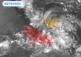 El Centro Nacional de Huracanes vigila a dos Invests que se han formado en cada uno de los lados de las costas de México