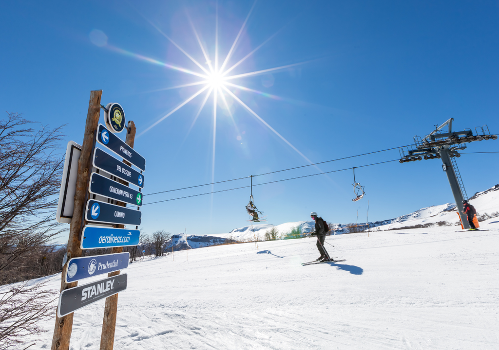 En el centro de esquí Chapelco (San Martín de los Andes) estiman que abrirán la temporada a fines de junio.