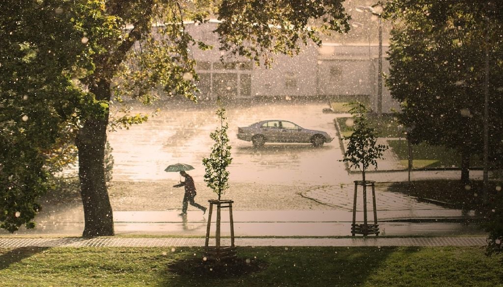A cor do aviso passou a refletir, além da frequência das descargas, perigos como chuva intensa, rajadas ou granizo. Foto: Pixabay