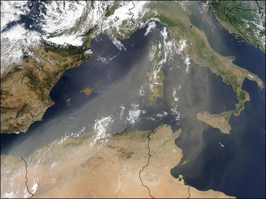 Irrupción De Polvo Sahariano Sobre Italia Y Mediterráneo Occidental