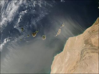 Irrupción de polvo sahariano sobre las Islas Canarias,(3 de febrero del 2004) 