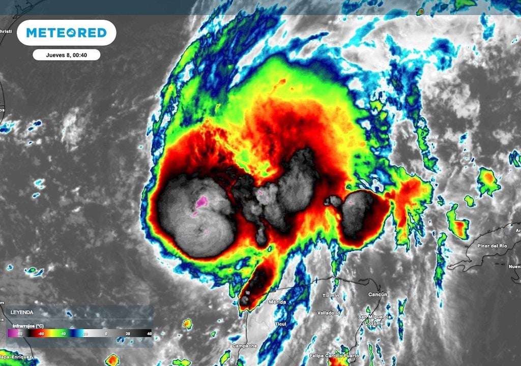 La imagen satelital, muestra la nubosidad convectiva asociada a la circulación del huracán Isaias como categoría 1.