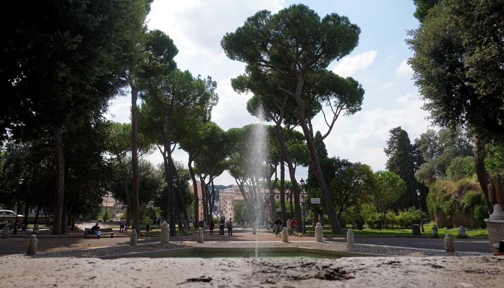 Un parco a Roma. L'aumento della superficie arborea riduce l'effetto isola di calore.