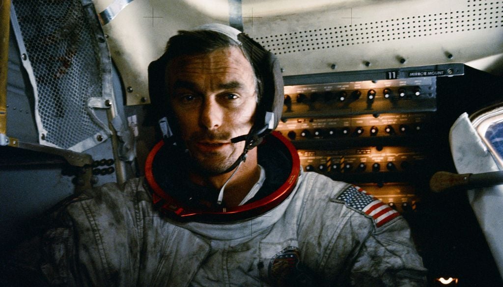 Apollo-17-Kommandant Eugene Cernan, mit einem von Mondstaub bedecktem Anzug. Cernan war (am 14. Dezember 1972) der letzte Mensch auf dem Mond. Apollo-17-Kommandant Eugene Cernan, mit einem von Mondstaub bedecktem Anzug. Cernan war (am 14. Dezember 1972) der letzte Mensch auf dem Mond. Bild: NASA