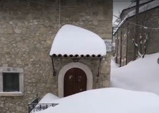 Heftig: 1,5 Meter Neuschnee auf den Bergen Italiens!