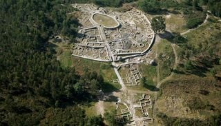 J&aacute; conhece esta 'cidade morta'? Fica em Portugal e pode ser visitada gratuitamente
