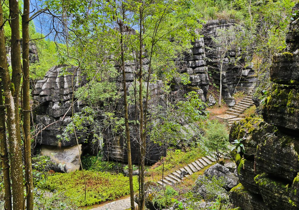 Floresta de Pedra de Suobuya (Stone Forest) Floresta de Pedra de Suobuya (Stone Forest)