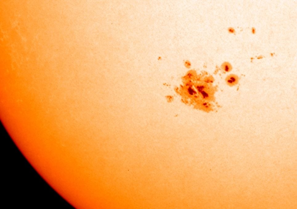 Resuelto misterio sobre la investigación solar: ¿Por qué algunas manchas solares son visibles durante semanas?. Noticias en tiempo real