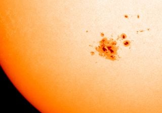 Resuelto misterio sobre la investigación solar: ¿por qué algunas manchas solares son visibles durante semanas?