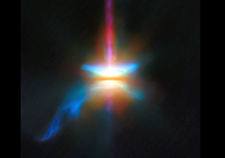 Los astrónomos investigan uno de los objetos más misteriosos encontrados en el universo: un disco dinámico y polvoriento