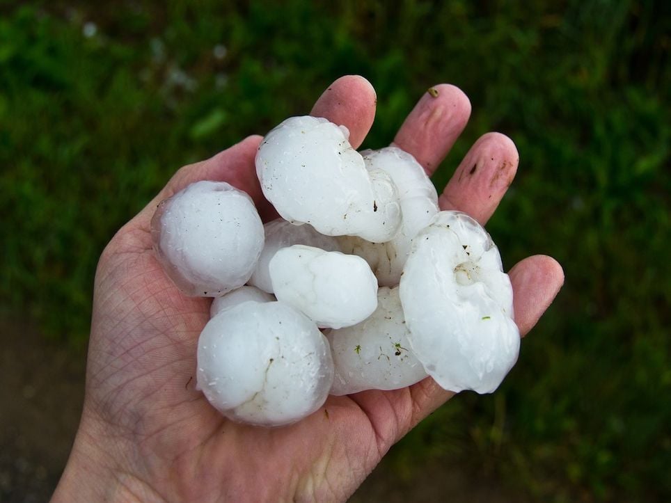 Jeden Tag Unwetter mit Hagel  und  Starkregen Tornadogefahr 