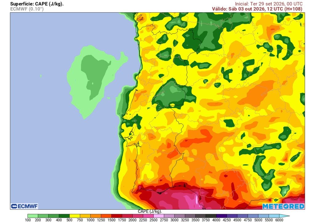CAPE Apesar de o mapa de energia potencial convectiva mostrar valores significativos ao longo do dia de sábado, há outros fatores que contribuem para a formação de trovoadas que poderão não se verificar. Daí os nossos mapas de densidade de raios não mostrarem valores significativos de trovoada para este dia.