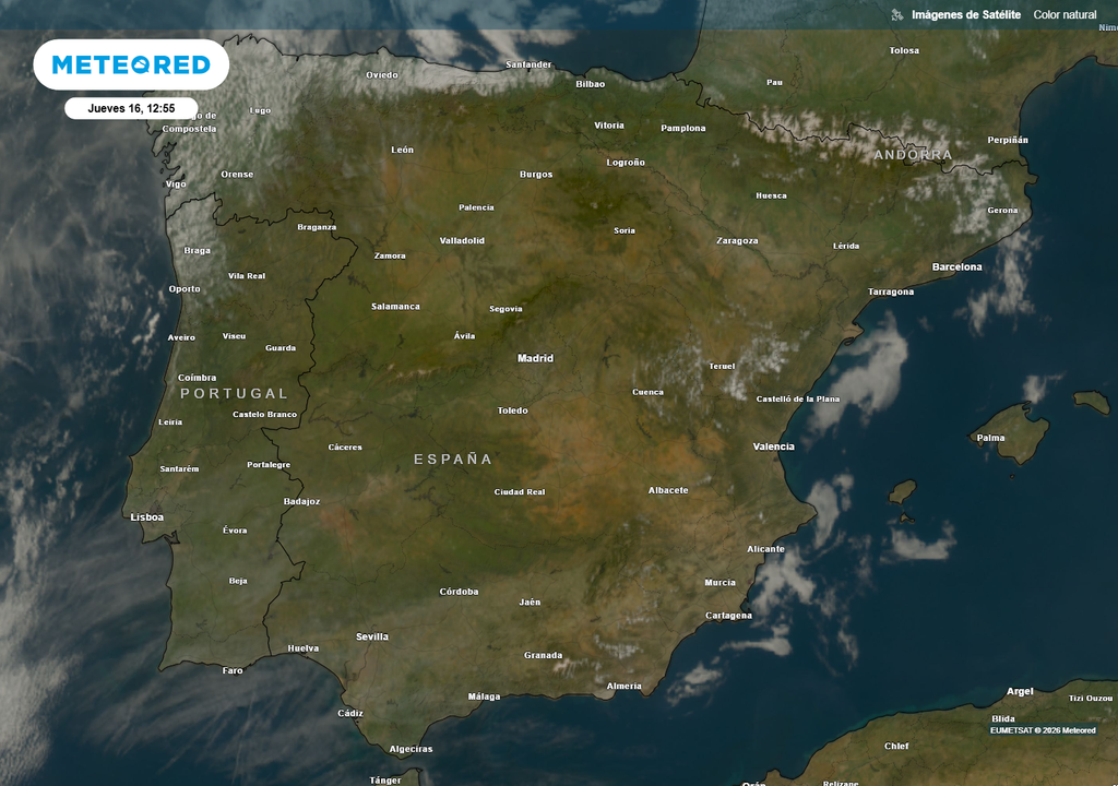 Este mediodía ha deparado grandes claros en gran parte de la península y Baleares. Tan solo se han divisado nubes bajas en zonas litorales y algunos cúmulos en las sierras.