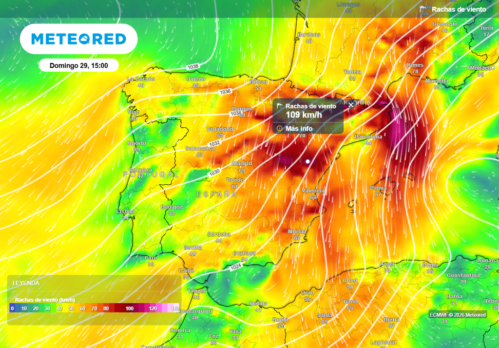 Mañana el viento soplará con rachas muy fuertes o localmente huracanadas en el noreste y Baleares.