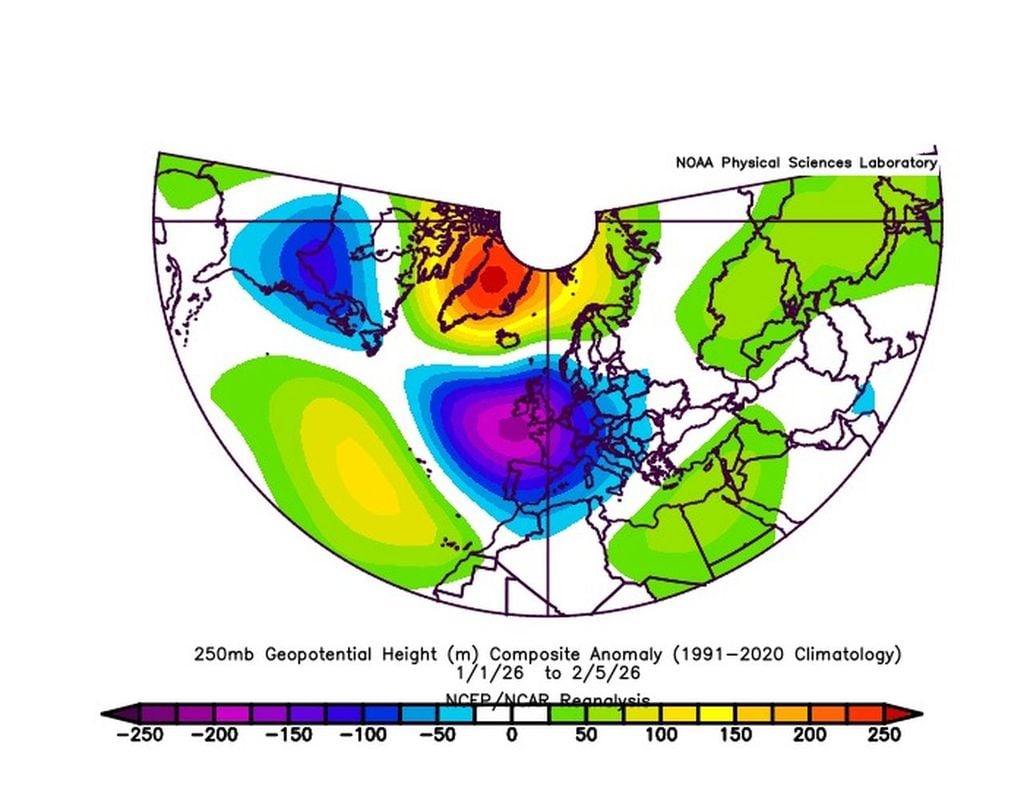 Mapa semihemisférico con las anomalías en la altura geopotencial del nivel de 250 hPa entre el 1 de enero y el 5 de febrero de 2026. Fuente: NOAA