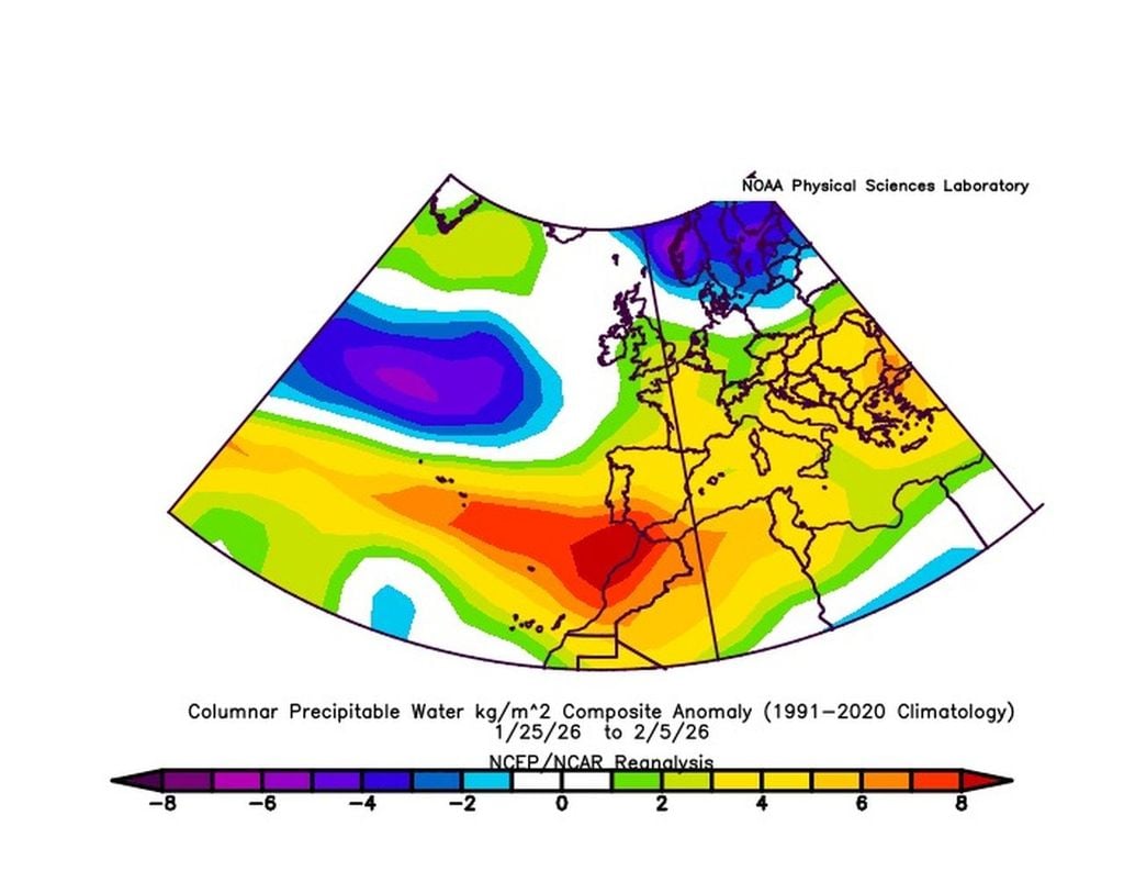 Mapa semihemisférico con las anomalías en la columna de agua precipitable entre el 25 de enero y el 5 de febrero de 2026. Fuente: NOAA