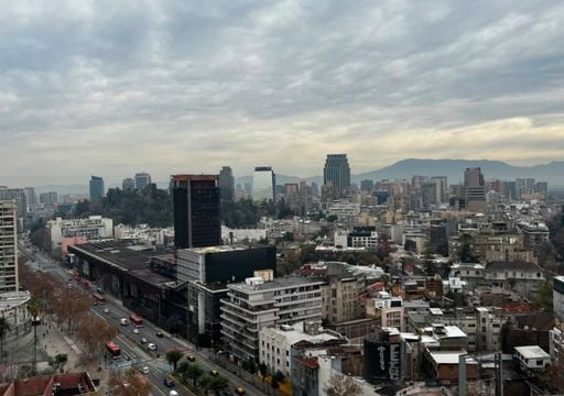 Julio hist&oacute;rico en Santiago: las lluvias ya duplican lo normal y los sistemas frontales no se detienen