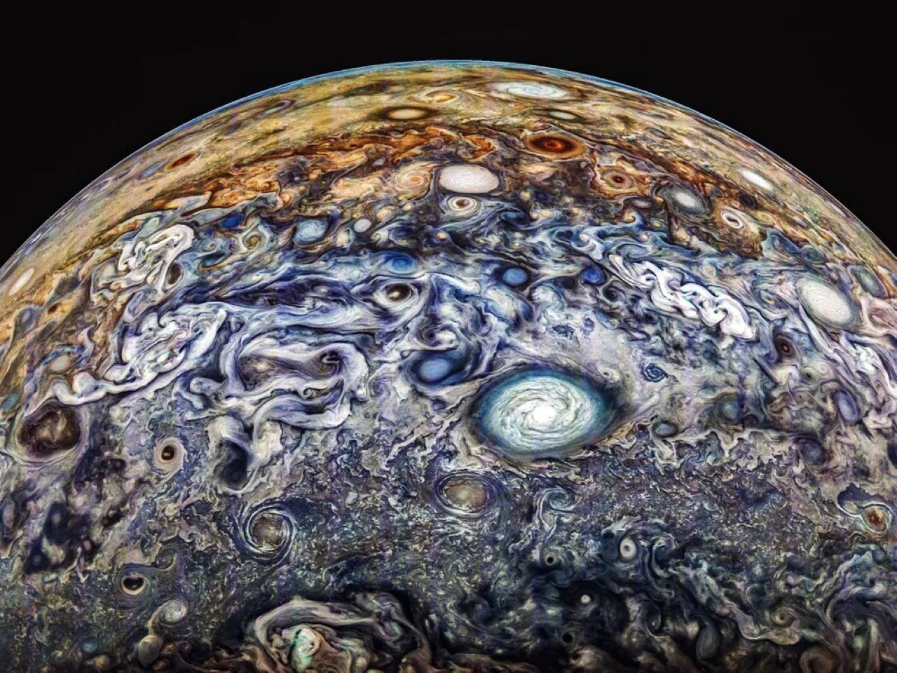 NASA's Juno probe sends impressive images never seen before of Jupiter