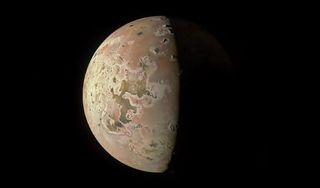 Juno se prepara para un sobrevuelo cercano a la luna supervolcánica Io el 30 de diciembre de 2023