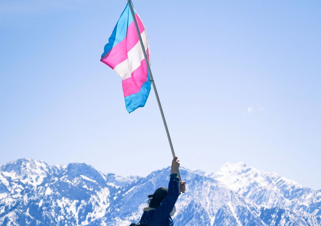 Las personas transgénero, transexuales y no binarias se enfrentan a obstáculos en las acciones de recuperación ante desastres, como el reconocimiento de su identidad legal, impidiendo el acceso a servicios de salud y vivienda. Principalmente, las personas transgénero, transexuales y no binarias se enfrentan a obstáculos en las acciones de recuperación ante desastres, impidiendo el acceso a servicios de salud y vivienda. Foto de Mike Newbry.