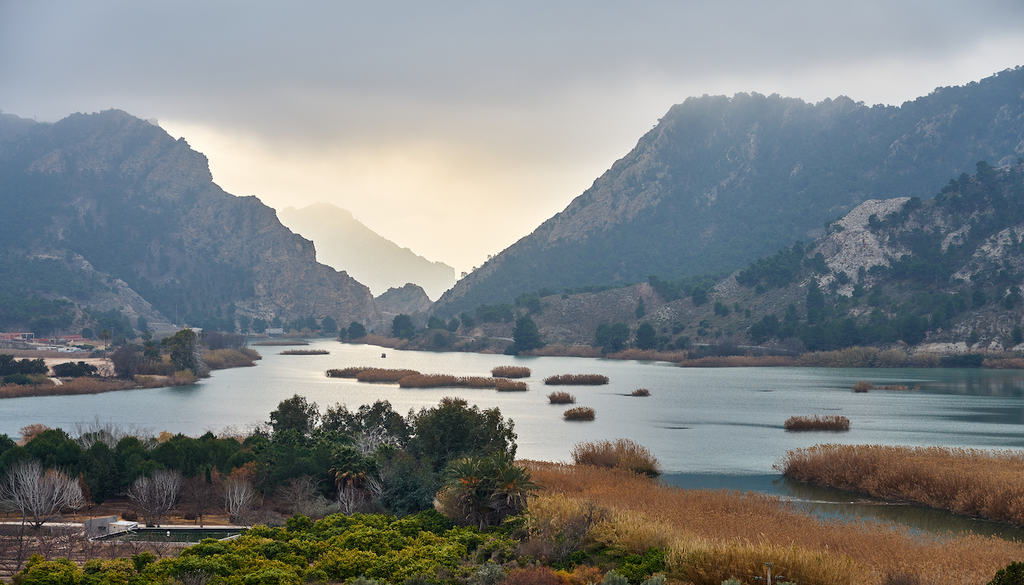 Zwischen Bergen und landwirtschaftlich genutzten Flächen liegt das Valle de Ricote in Murcia. Ein neuer Algorithmus soll erkennen, wo gezielte Renaturierung getrennte Lebensräume wieder miteinander verbinden könnte.