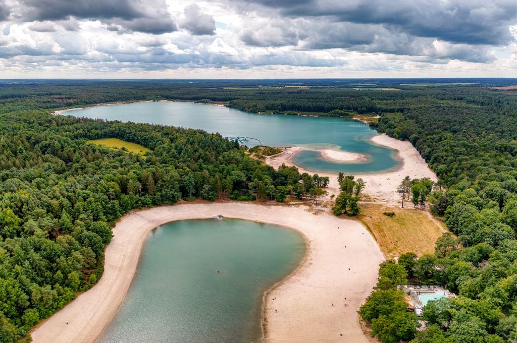 See Heller Sand, türkisfarbenes Wasser: Ein Himmelreich an heißen Tagen. Foto: Adobe Stock