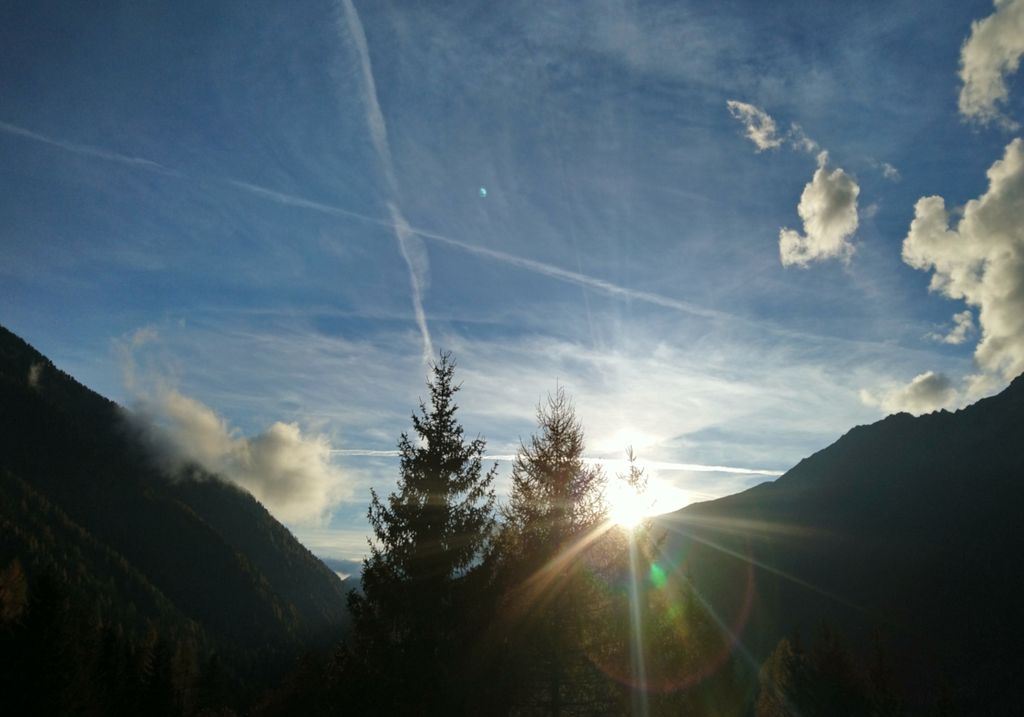Kondensstreifen Südtirol