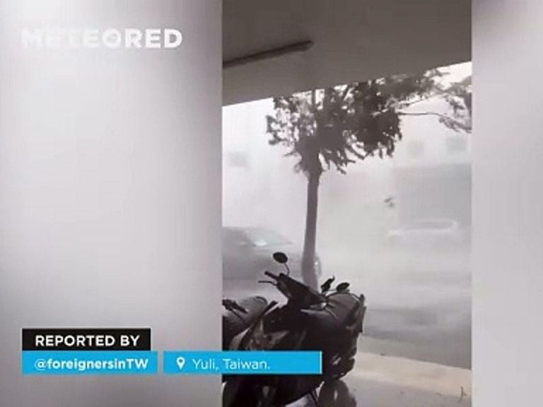 The arrival of Typhoon Kong-Rey causes serious damage in Taiwan