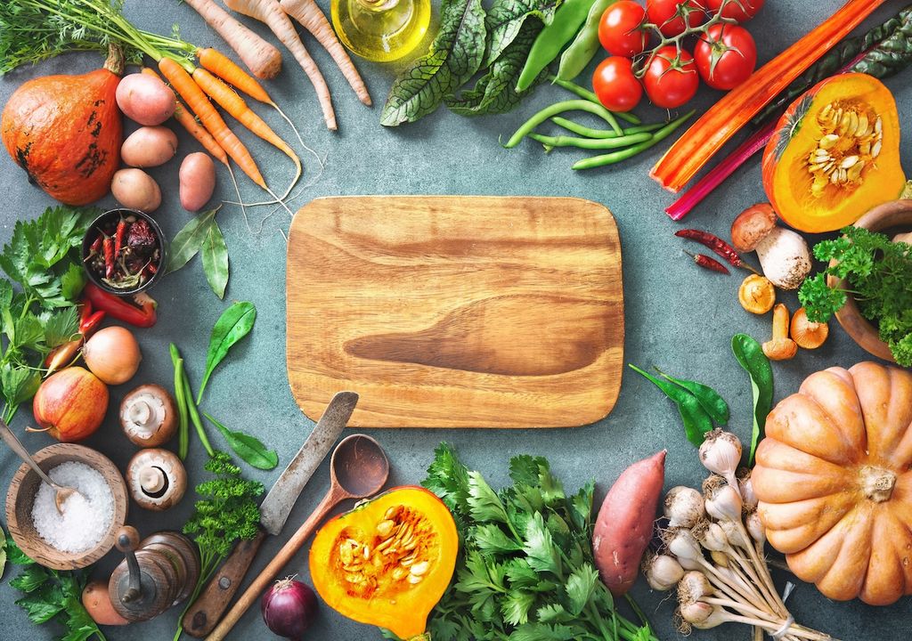 Gesundheit, Vegetarisches Ernährungskonzept, Herbstfrüchten, Gemüse.“ Gesundheit, Vegetarisches Ernährungskonzept, Herbstfrüchten, Gemüse.“