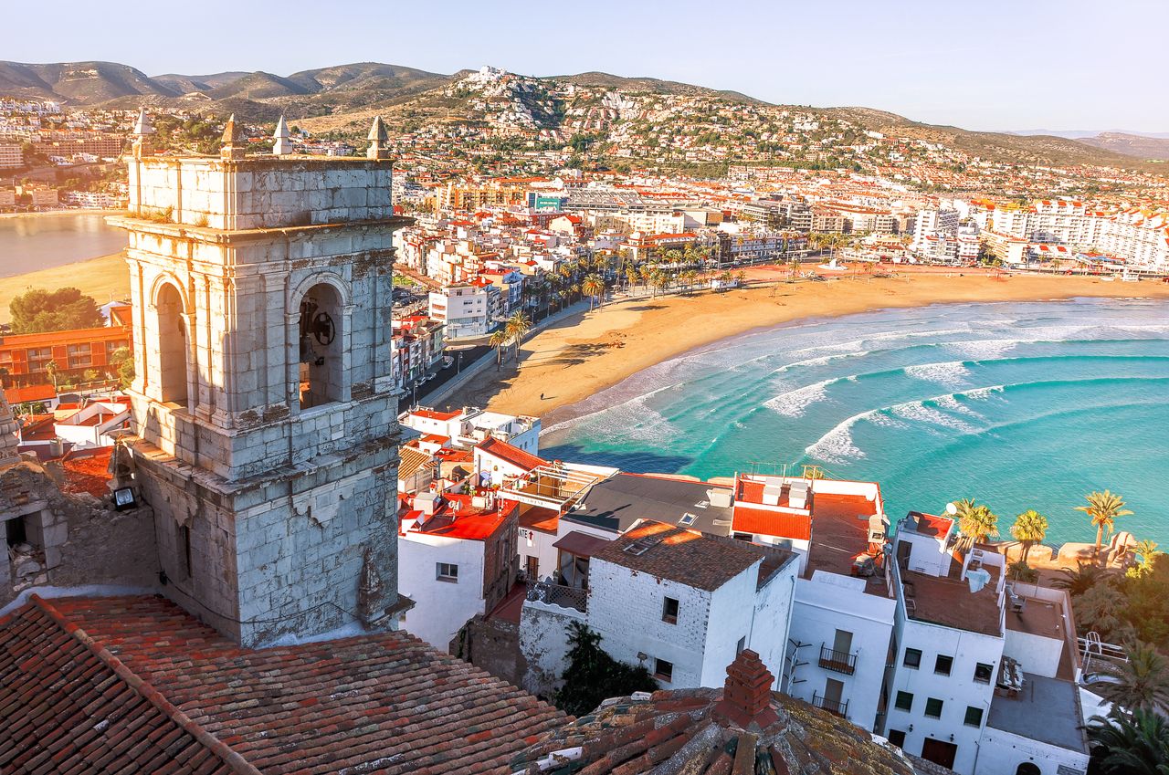 Traumlage: Altstadt und Strand sind in Valencia nahe Nachbarn. Foto: Adobe Stock