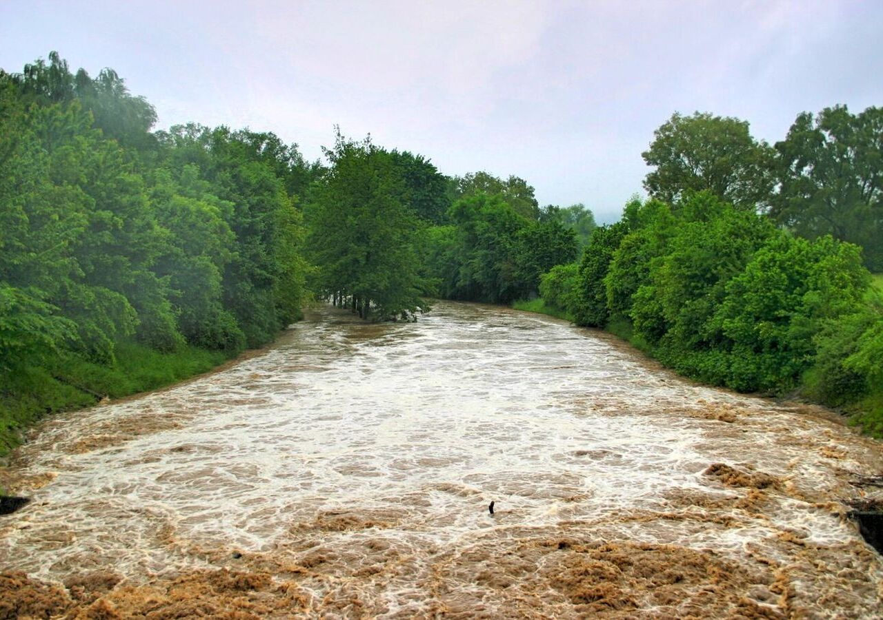 Um die Vorhersage von Hochwasser für kleine Flüsse bundesweit zu verbessern, wollen Forschende des KIT mithilfe von KI ein Hochwasservorhersagemodell erstellen. Bild: Gabriele Zachmann/KIT