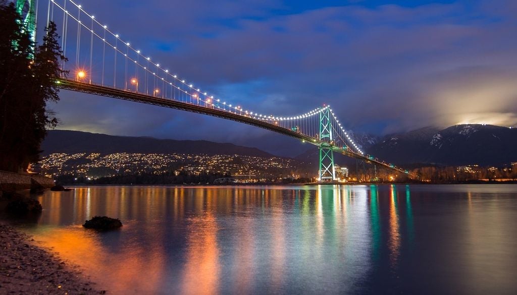 Lions Gate Bridge in Vancouver, Kanada (Nicht-EU) Wissenschaftler haben festgestellt, dass das höchste Risiko für marine Lichtverschmutzung in Adria, Ostsee sowie im Golf von Biskaya besteht. Bild: James Wheeler/Pixabay