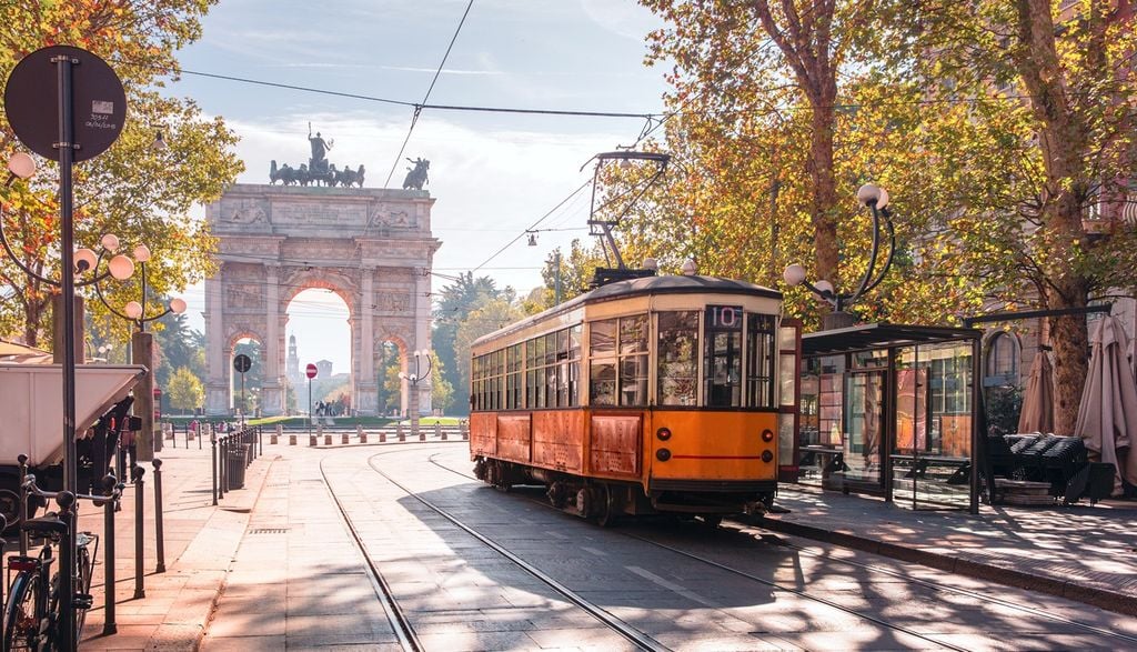 tram italia milano Un tram nelle vie di Milano.