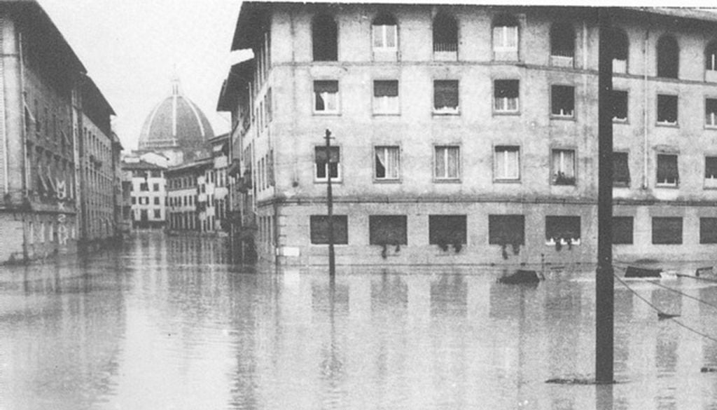 L'alluvione di Firenze del 4 novembre 1966 causò enormi danni nella città.