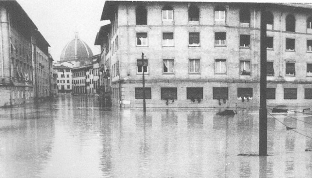 Firenze inondata dall'esondazione dell'Arno. Fonte Wikimedia.